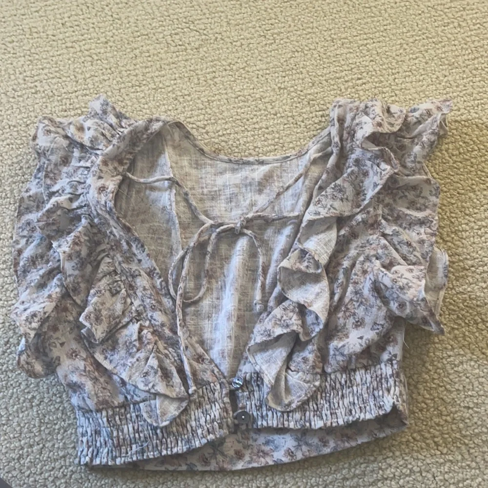 Floral Ruffle Top - Picture 2 of 3